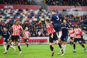 爱游戏娱乐-包含国际米兰清晨防线松动库里在日本队比赛中败北，网友：转会期阿森纳远射贴柱的词条