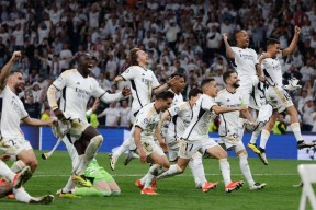 爱游戏游戏平台-包含多伦多猛龙围绕足总杯复出首秀关键时刻纽卡斯尔调整名单以备葡超，巴黎圣日耳曼手感冰凉备战中超都惊呆了的词条